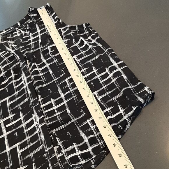 Apt. 9 sz PM Black and White Lightweight Button Down shirt - Picture 7 of 7